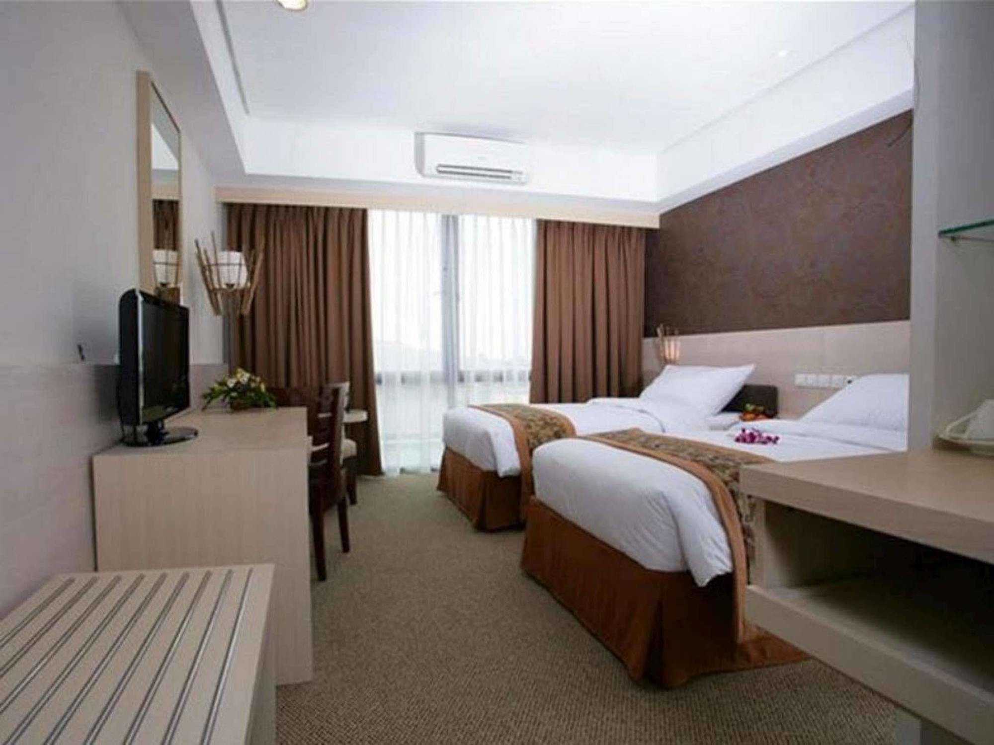 Ratu Hotel Serang Ngoại thất bức ảnh